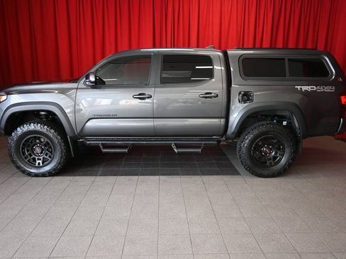 Used 2018 Toyota Tacoma TRD Off-Road image 2