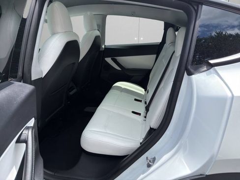 Used 2022 Tesla Model Y Long Range AWD/4WD image 10