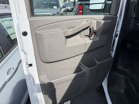 New 2026 Chevrolet Express 3500 Extended RWD image 9