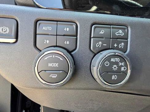 Used 2026 Chevrolet Silverado 1500 LT Trail Boss w/ LT Trail Boss Premium Package AWD/4WD image 18