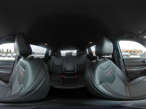 Used 2025 Jeep Compass Trailhawk image 42