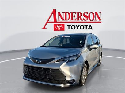 Used 2025 Toyota Sienna XLE