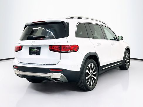 Used 2023 Mercedes-Benz GLB 250 4MATIC w/ Premium Package image 9