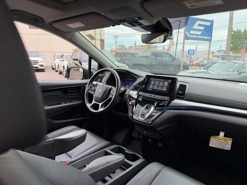 Used 2023 Honda Odyssey Touring image 16