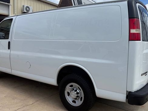 Used 2014 Chevrolet Express 2500 RWD image 4