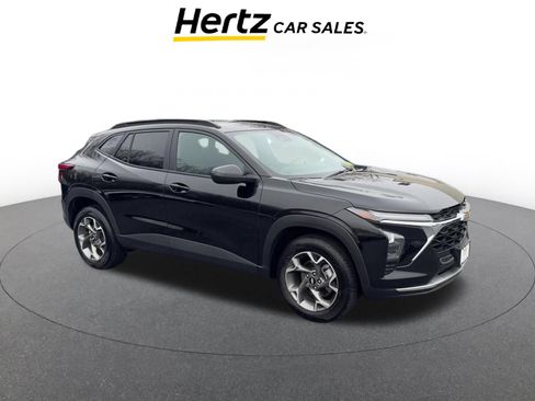 Used 2025 Chevrolet Trax LT image 1