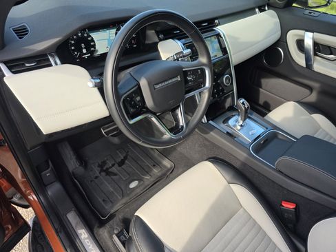 Certified 2022 Land Rover Discovery Sport SE R-Dynamic AWD/4WD image 11