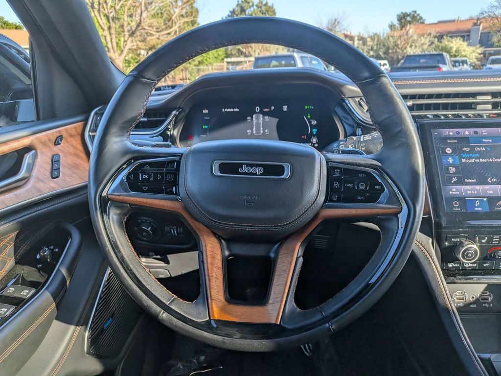 Used 2023 Jeep Grand Cherokee Summit AWD/4WD image 20