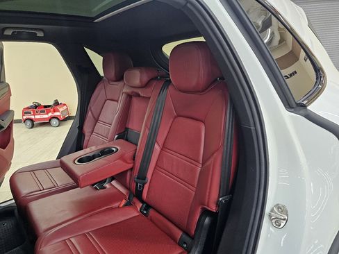 Used 2020 Porsche Cayenne E-Hybrid image 28