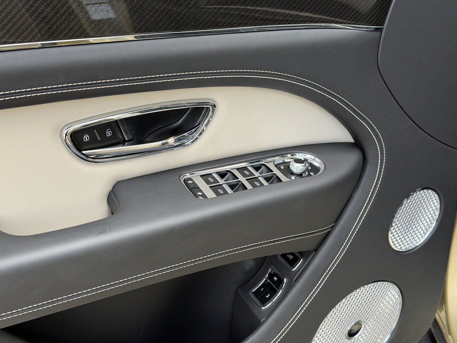 Certified 2023 Bentley Bentayga AWD/4WD image 16