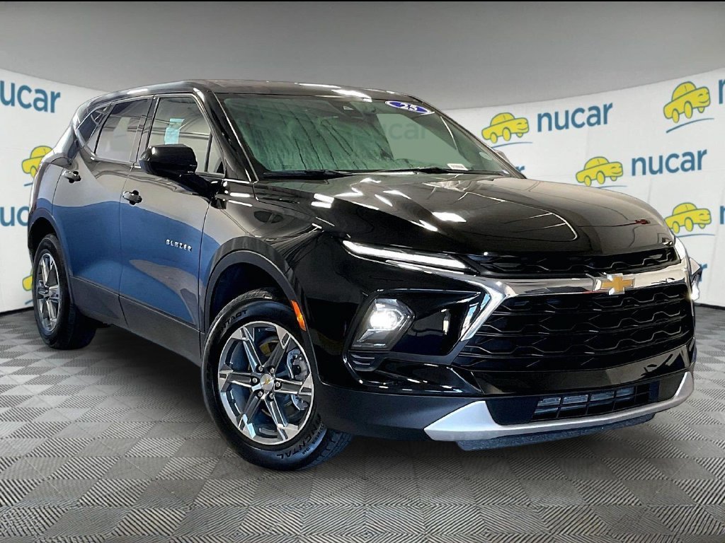 Used 2025 Chevrolet Blazer LT AWD/4WD image 1