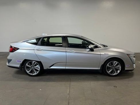 Used 2019 Honda Clarity Plug-In Hybrid image 2