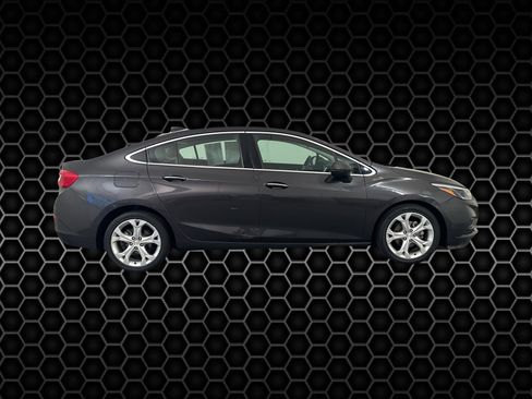 Used 2017 Chevrolet Cruze Premier image 4