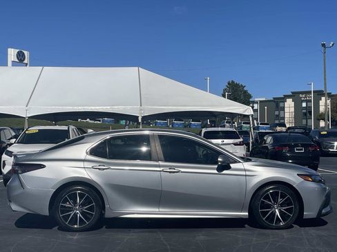 Used 2021 Toyota Camry SE w/ Convenience Package image 8