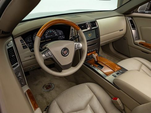 Used 2005 Cadillac XLR image 28