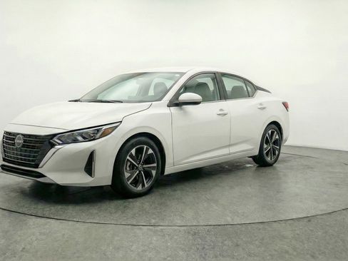 Used 2025 Nissan Sentra SV image 3