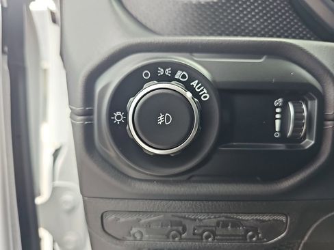 Used 2025 Jeep Wrangler Unlimited Rubicon AWD/4WD image 29