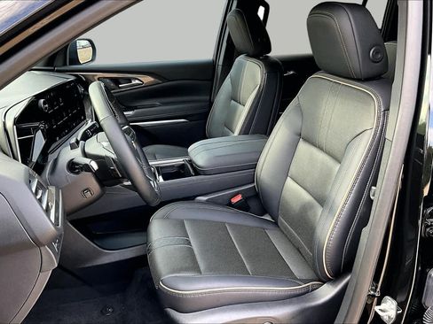 Used 2025 Chevrolet Traverse High Country w/ LPO, Floor Liner Package FWD image 8