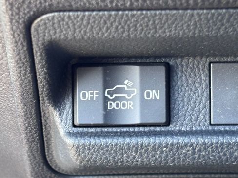 Used 2025 Toyota Tacoma SR5 AWD/4WD image 23