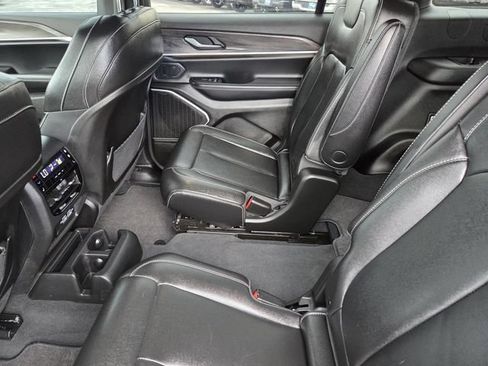 Used 2024 Jeep Grand Cherokee L Limited w/ Black Appearance Package AWD/4WD image 29