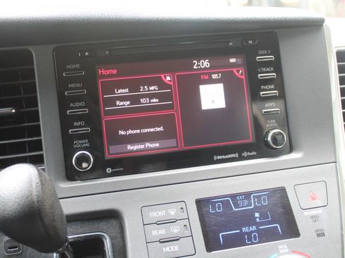 Used 2018 Toyota Sienna LE image 10