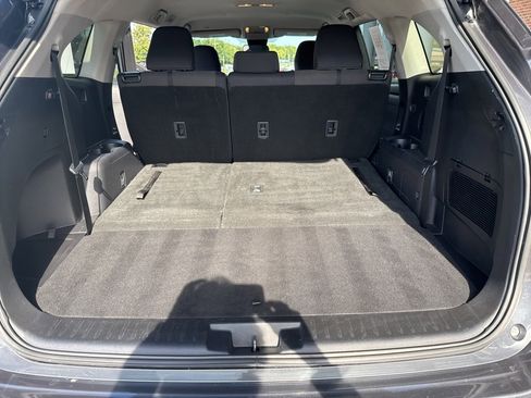 Used 2020 Toyota Highlander LE image 43