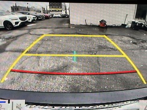 Used 2018 Toyota Camry XLE image 32