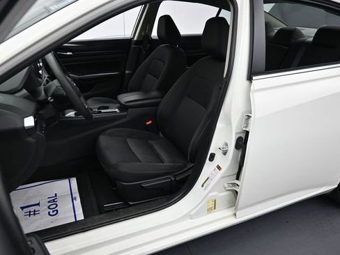 Used 2022 Nissan Altima 2.5 S image 11