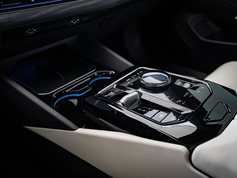 Used 2024 BMW i5 M60 w/ Premium Package image 38