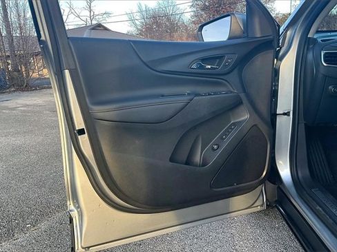 Used 2024 Chevrolet Equinox Premier image 17