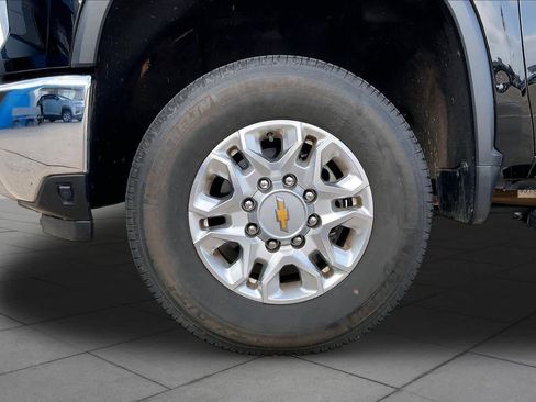 Used 2024 Chevrolet Silverado 2500 LT w/ Convenience Package AWD/4WD image 12
