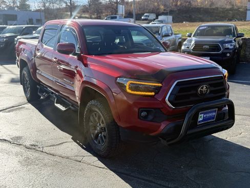 Certified 2022 Toyota Tacoma SR5 image 12