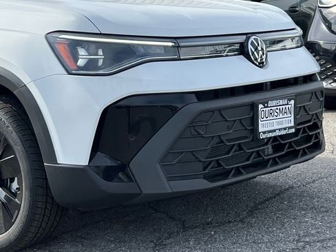 New 2026 Volkswagen Taos SE image 4