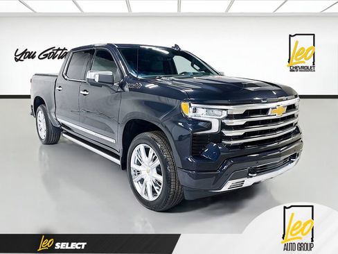 Used 2024 Chevrolet Silverado 1500 High Country w/ High Country Premium Package AWD/4WD image 3