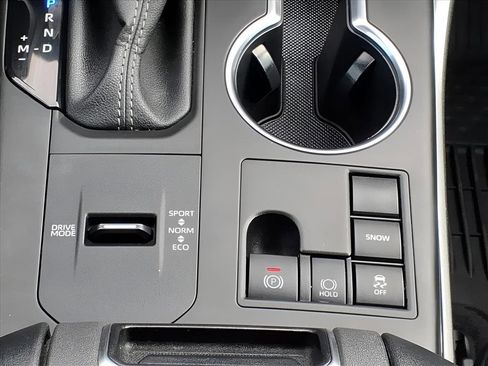 Used 2024 Toyota Highlander XLE image 24