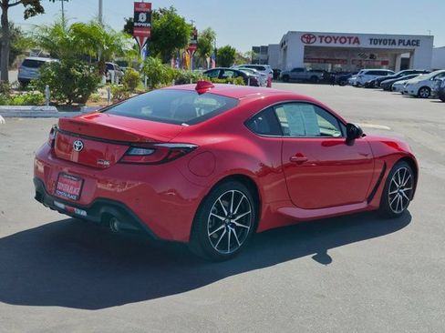 Used 2022 Toyota GR86 w/ ALL Weather Mat Package (TMS) RWD image 8