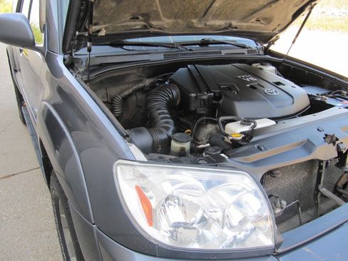 Used 2005 Toyota 4Runner Limited AWD/4WD image 23