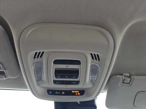 Used 2023 Buick Envision Avenir image 28