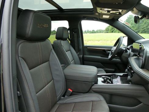 New 2026 Chevrolet Tahoe High Country AWD/4WD image 10