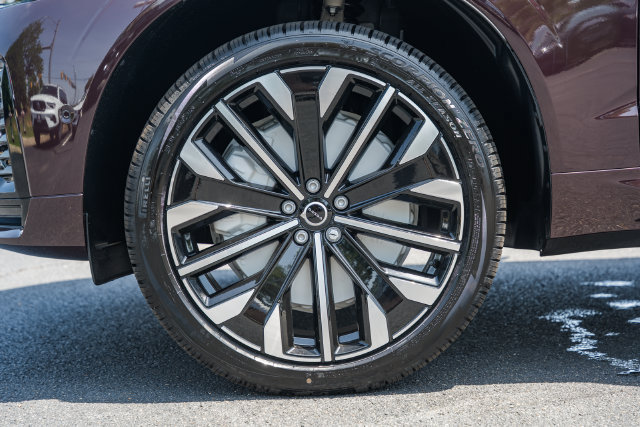 New 2026 Volvo XC60 T8 Ultra w/ Protection Package Premier AWD/4WD image 17