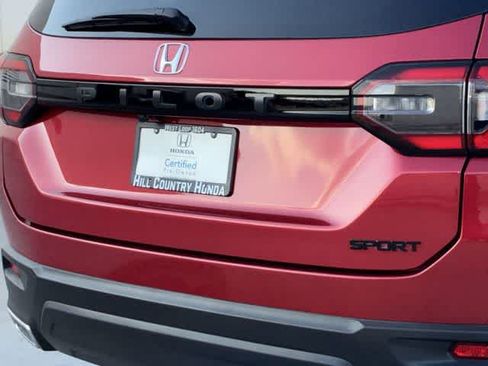 Used 2023 Honda Pilot Sport image 13