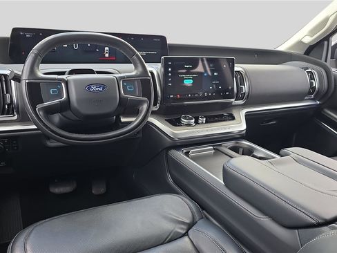 Used 2025 Ford Expedition Platinum AWD/4WD image 21