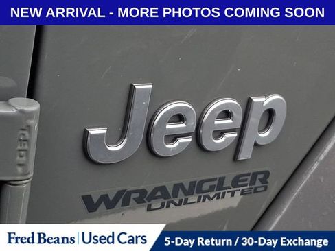 Used 2019 Jeep Wrangler Unlimited Sahara w/ Cold Weather Group AWD/4WD image 11