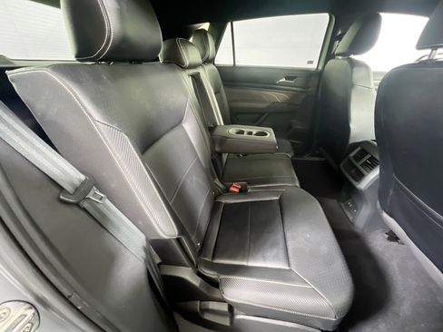 Used 2022 Volkswagen Atlas Cross Sport SE image 25