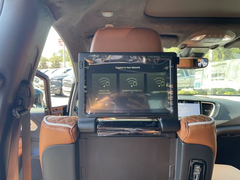 New 2026 Chrysler Pacifica Pinnacle image 56