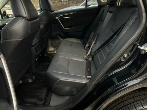 Used 2023 Toyota RAV4 XLE Premium image 27