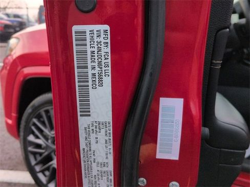 Certified 2023 Jeep Compass Limited image 33