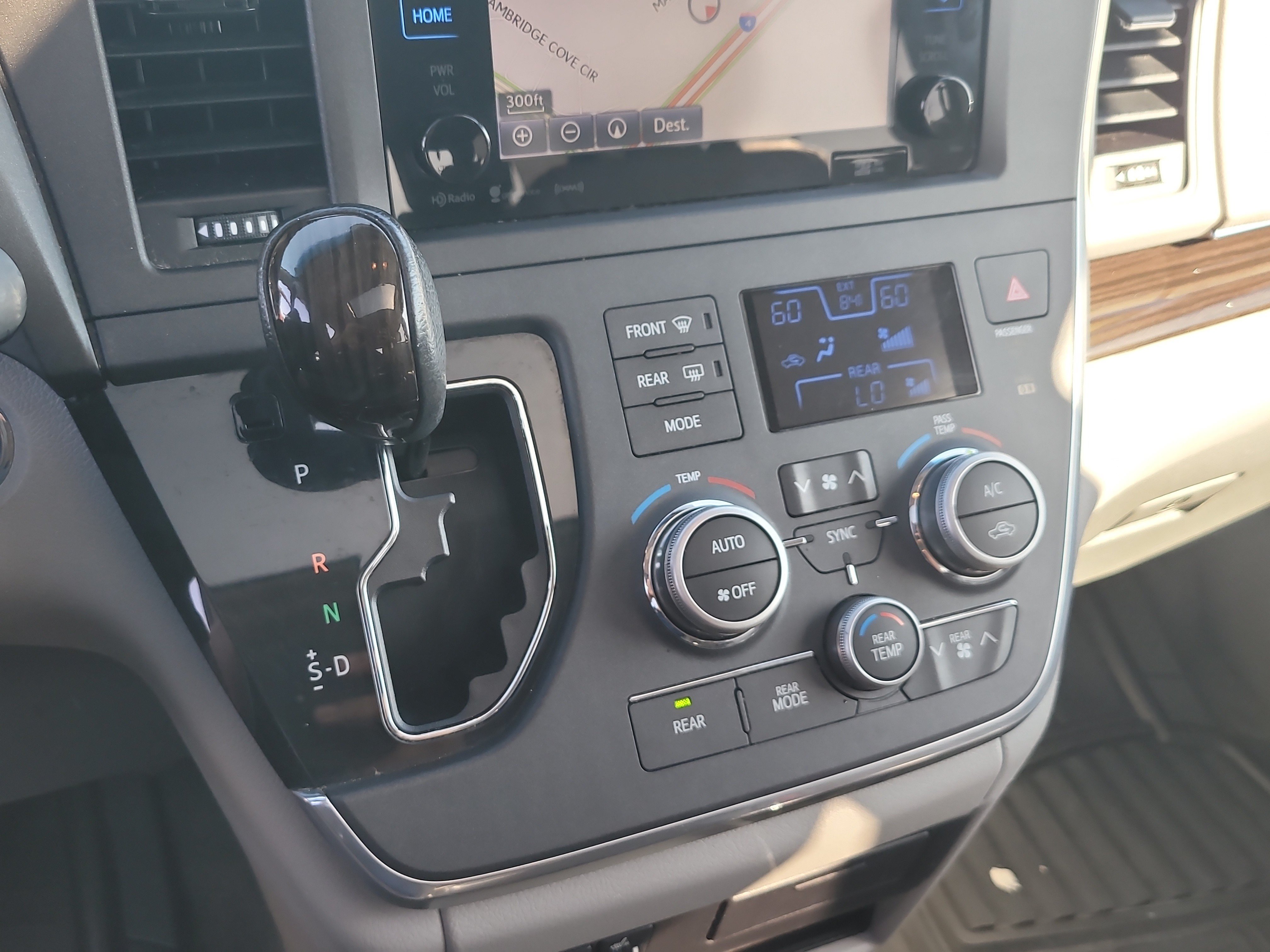 Used 2017 Toyota Sienna XLE w/ XLE Navigation Package AWD/4WD image 23