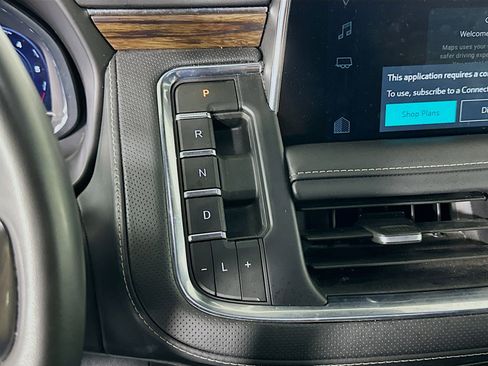 Used 2023 Chevrolet Suburban Premier image 25