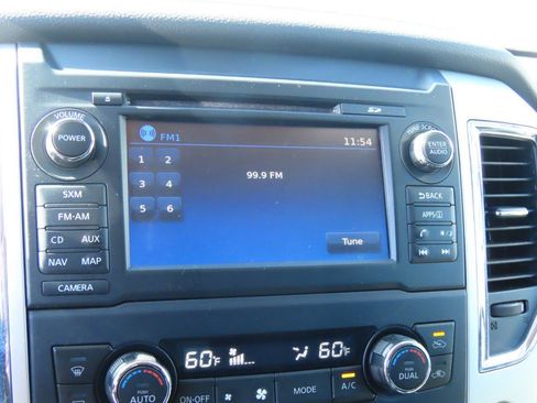 Used 2017 Nissan Titan SV image 31